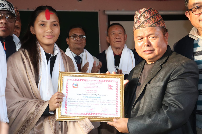 स्वर्ण पदक विजेता पार्वती गुरुङलाई गाउँपालिकाको सम्मान